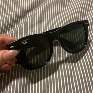 Ray Ban Classic Wayfarer 54mm sunglasses